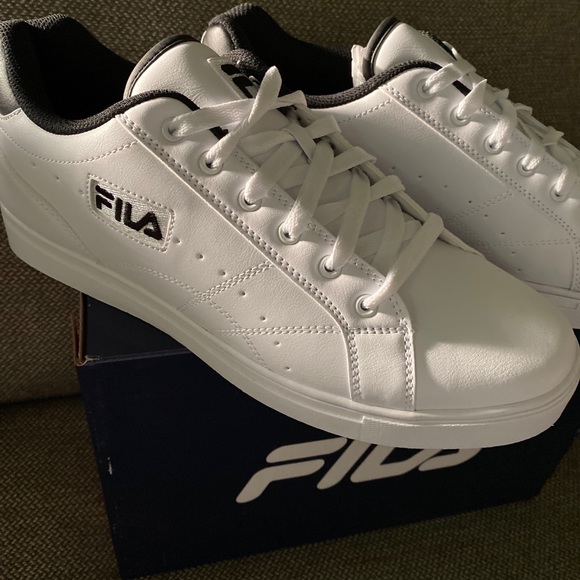 🆕 FILA classic sneakers - Picture 2 of 5